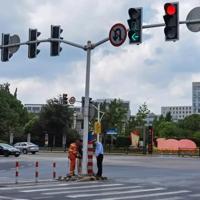 Central installation method for traffic signal lights.jpg